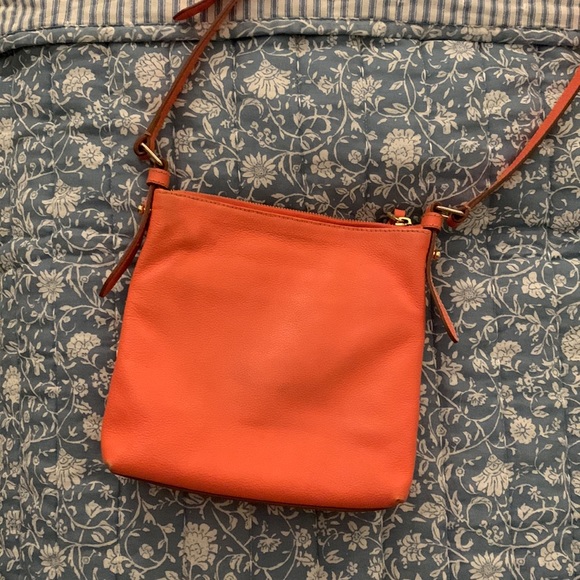 Dooney and Bourke orange bag - Picture 3 of 4